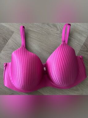 Victoria’s Secret Body By Victoria Flexfactor Lightly Lined Plunge Demi Bra 36DD